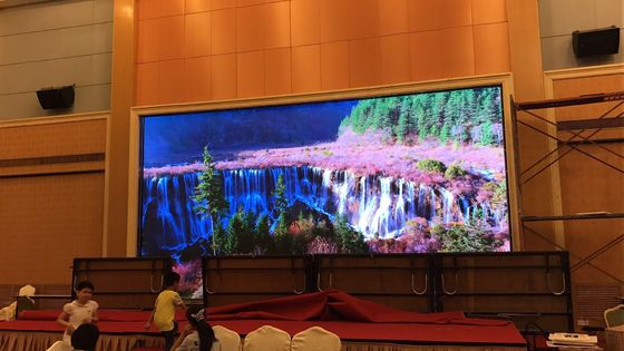 7.68m*4.032m het Binnen LEIDENE Videoscherm 3mm de Hoge Helderheid Shenzhen van Pixelhoogten